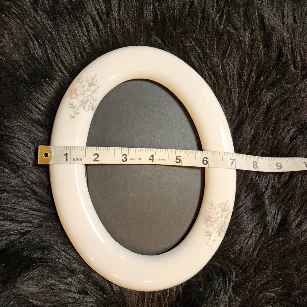 Vintage Floral Oval Picture Frame